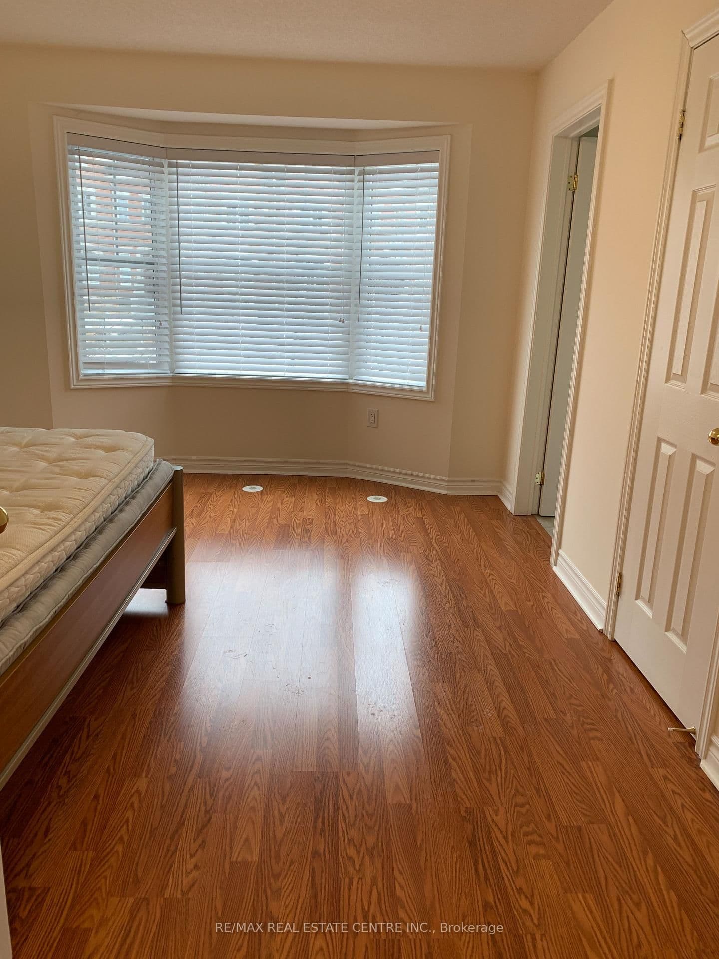 Condo Townhouse at 1- 600 Shoreline Drive, Mississauga, ON - Photo 9 - RE/MAX Garden City Realty