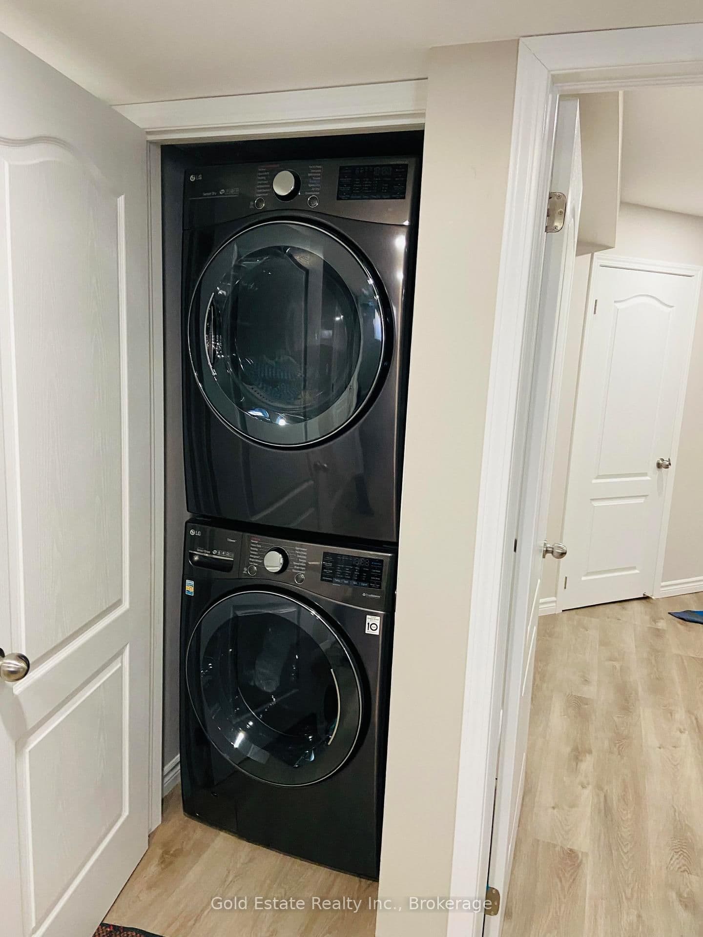 Detached at Lower- 3158 Baytree Court, Mississauga, ON - Photo 8 - RE/MAX Garden City Realty