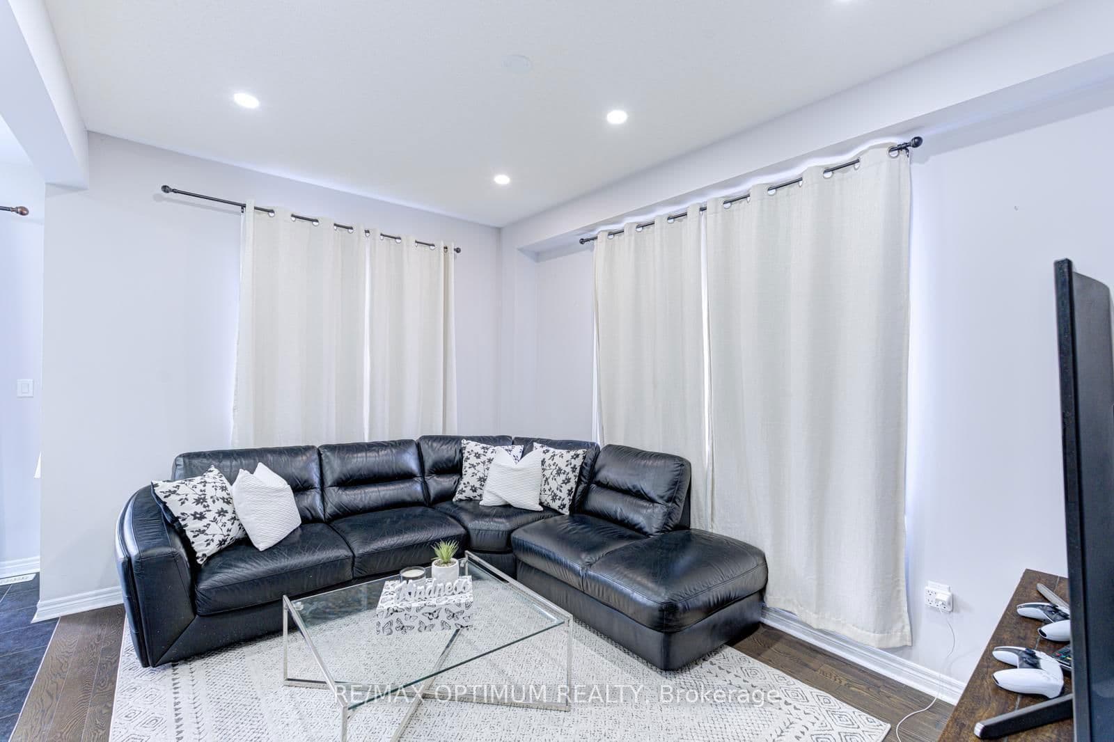 Att/Row/Townhouse at 7 Bonnieglen Farm Boulevard, Caledon, ON - Photo 17 - RE/MAX Garden City Realty