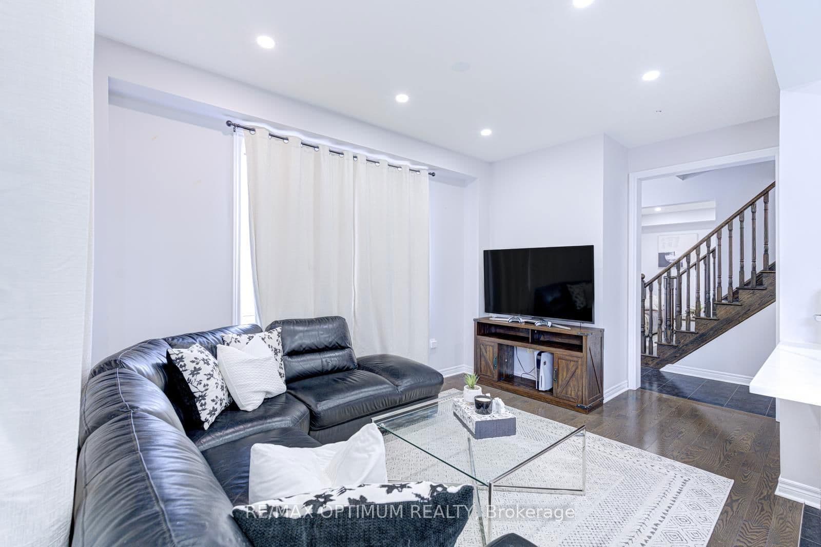 Att/Row/Townhouse at 7 Bonnieglen Farm Boulevard, Caledon, ON - Photo 19 - RE/MAX Garden City Realty