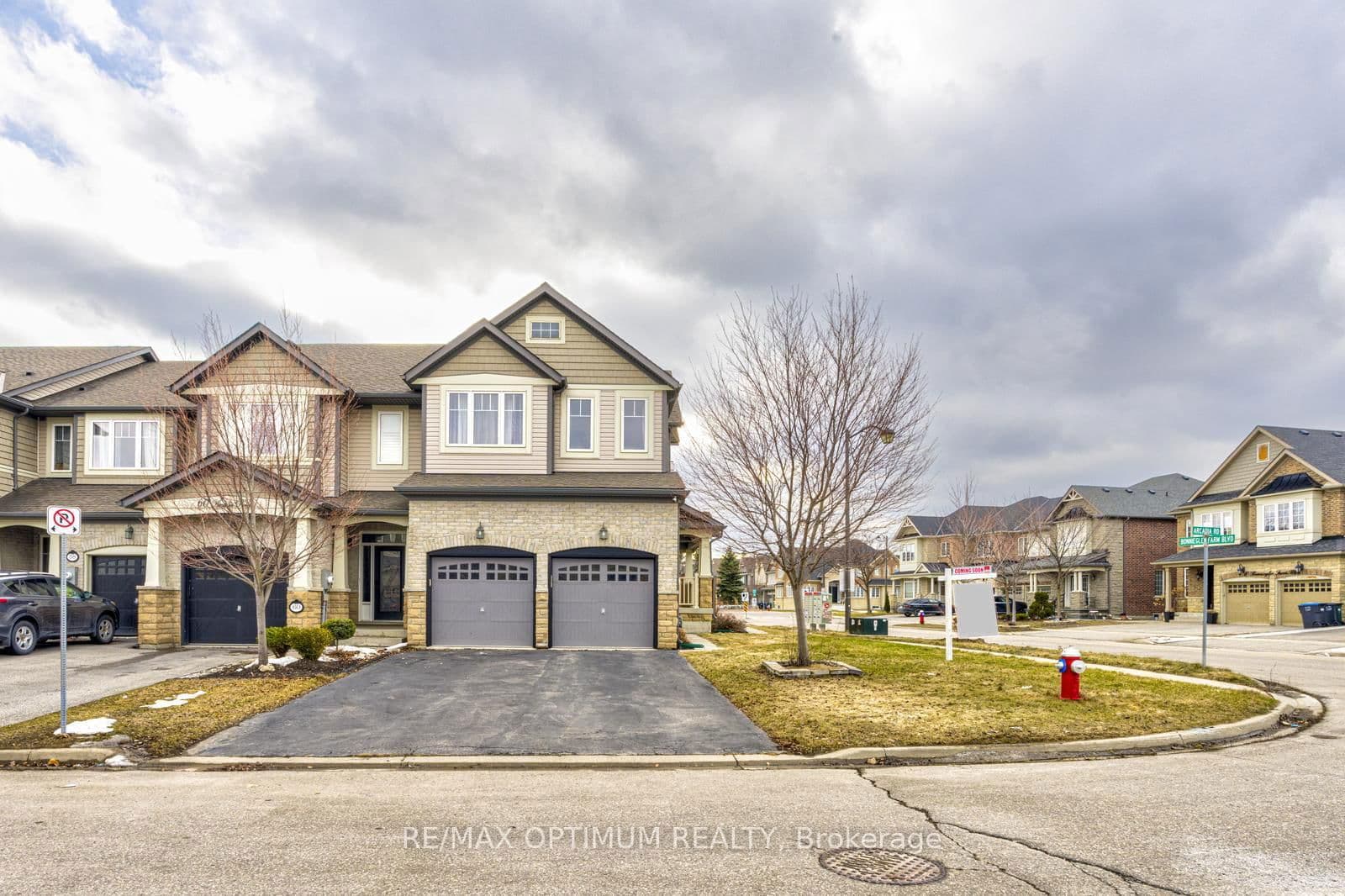 Att/Row/Townhouse at 7 Bonnieglen Farm Boulevard, Caledon, ON - Photo 2 - RE/MAX Garden City Realty