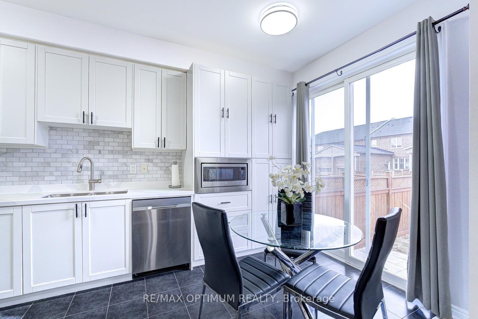 Att/Row/Townhouse at 7 Bonnieglen Farm Boulevard, Caledon, ON - Photo 24 - RE/MAX Garden City Realty