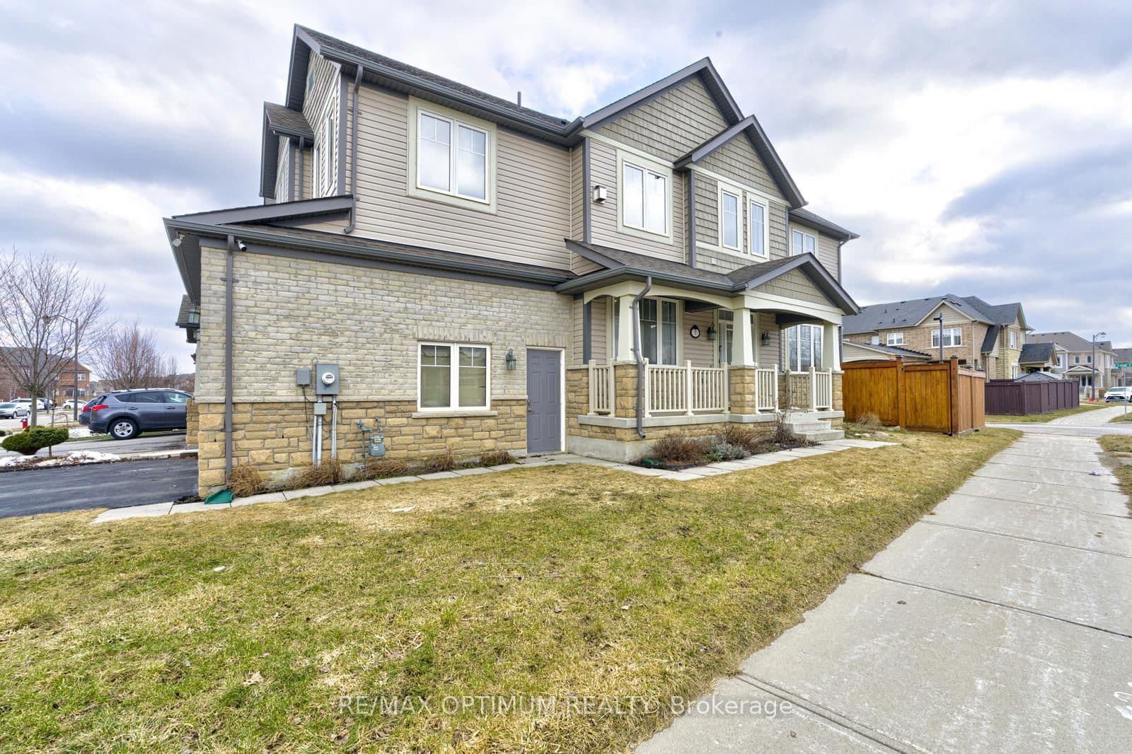 Att/Row/Townhouse at 7 Bonnieglen Farm Boulevard, Caledon, ON - Photo 4 - RE/MAX Garden City Realty