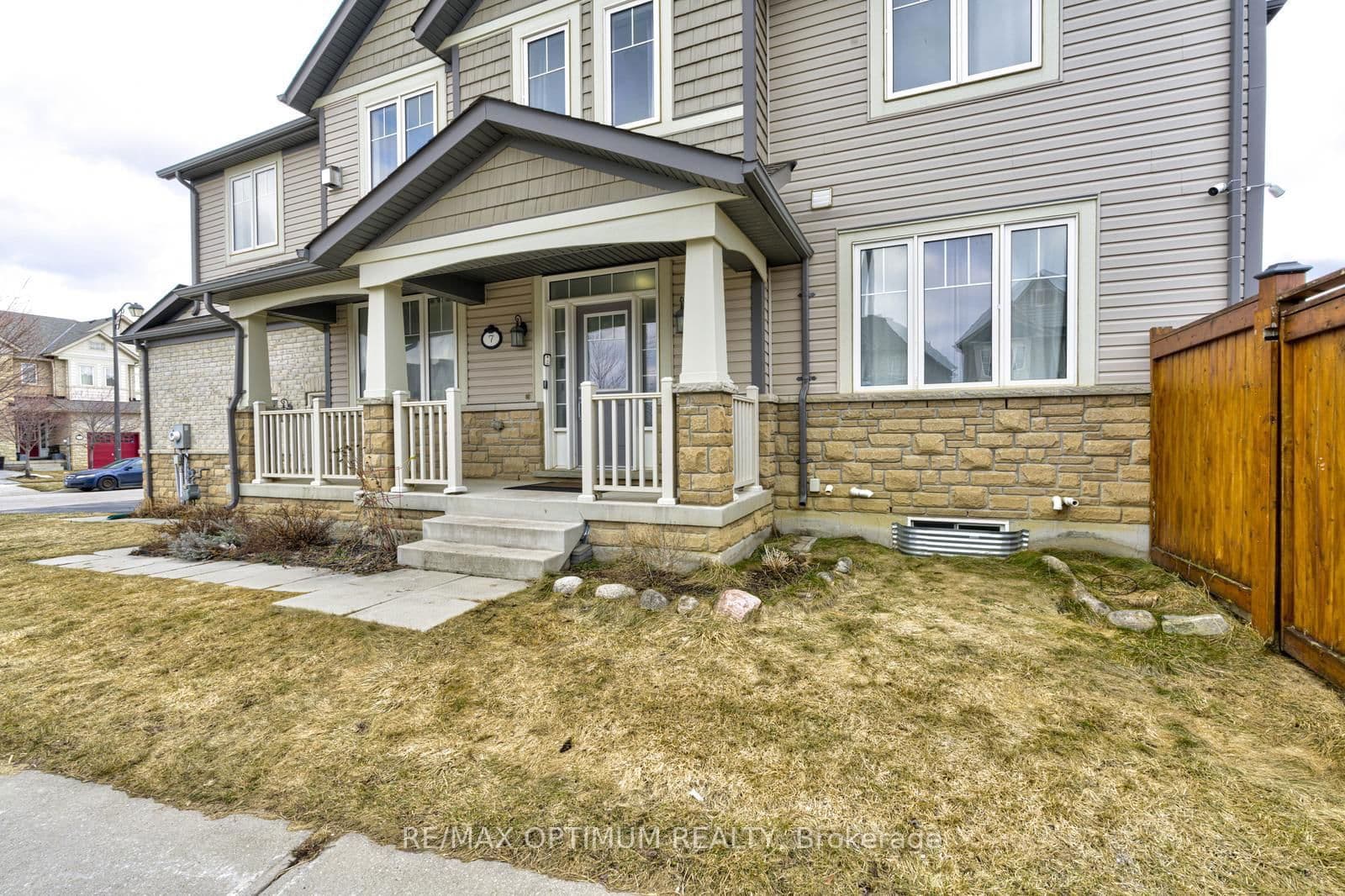 Att/Row/Townhouse at 7 Bonnieglen Farm Boulevard, Caledon, ON - Photo 5 - RE/MAX Garden City Realty