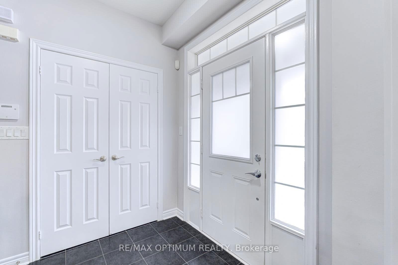 Att/Row/Townhouse at 7 Bonnieglen Farm Boulevard, Caledon, ON - Photo 7 - RE/MAX Garden City Realty