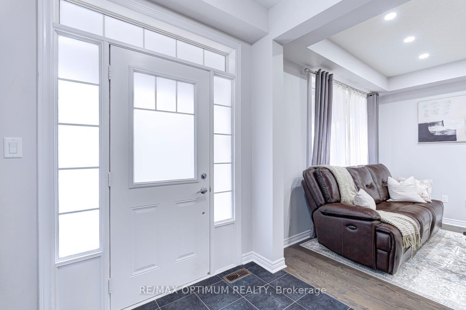 Att/Row/Townhouse at 7 Bonnieglen Farm Boulevard, Caledon, ON - Photo 8 - RE/MAX Garden City Realty