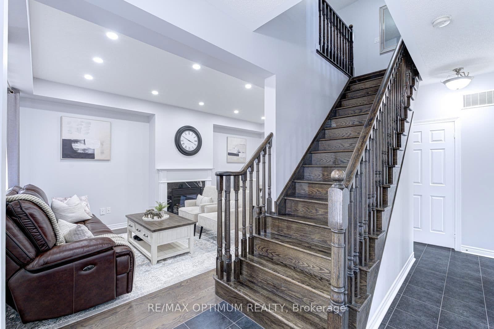 Att/Row/Townhouse at 7 Bonnieglen Farm Boulevard, Caledon, ON - Photo 9 - RE/MAX Garden City Realty