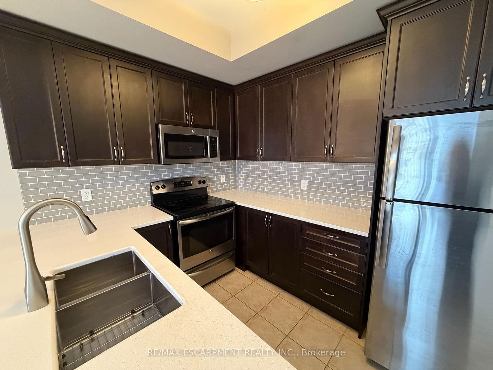 Condo Townhouse at 4165 Palermo Common, Burlington, ON - Photo 3 - RE/MAX Garden City Realty