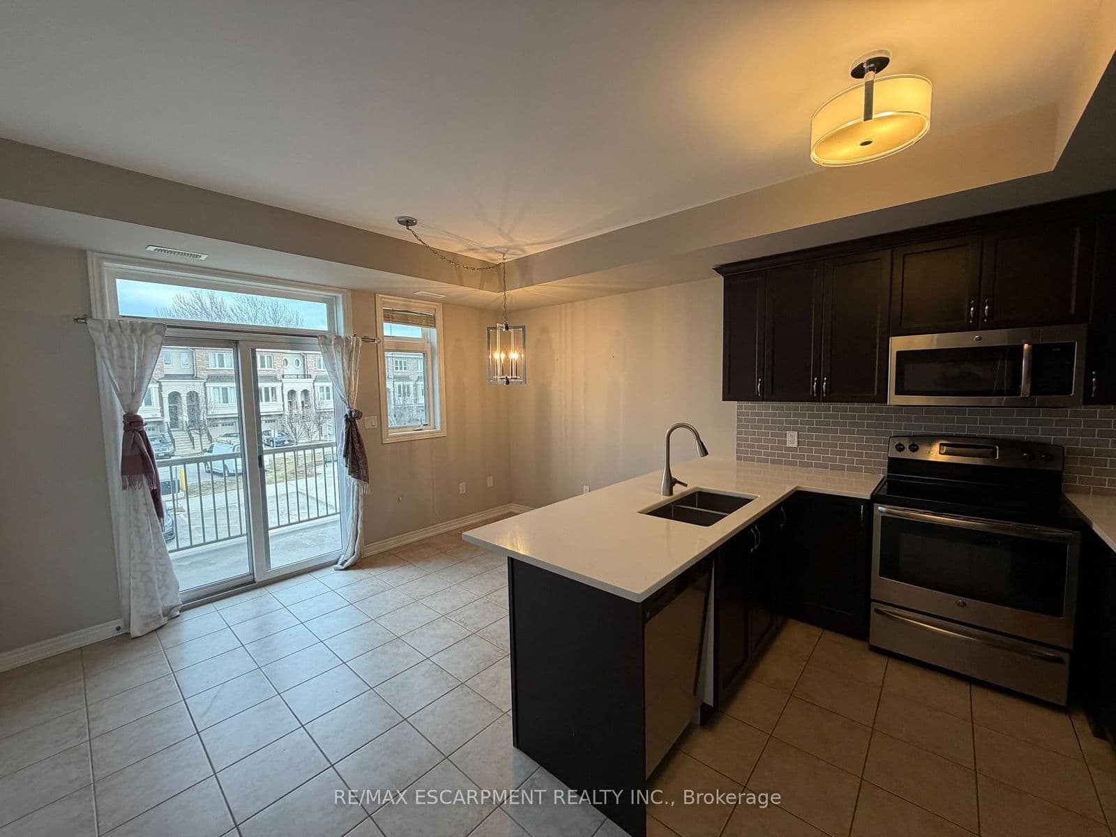 Condo Townhouse at 4165 Palermo Common, Burlington, ON - Photo 5 - RE/MAX Garden City Realty