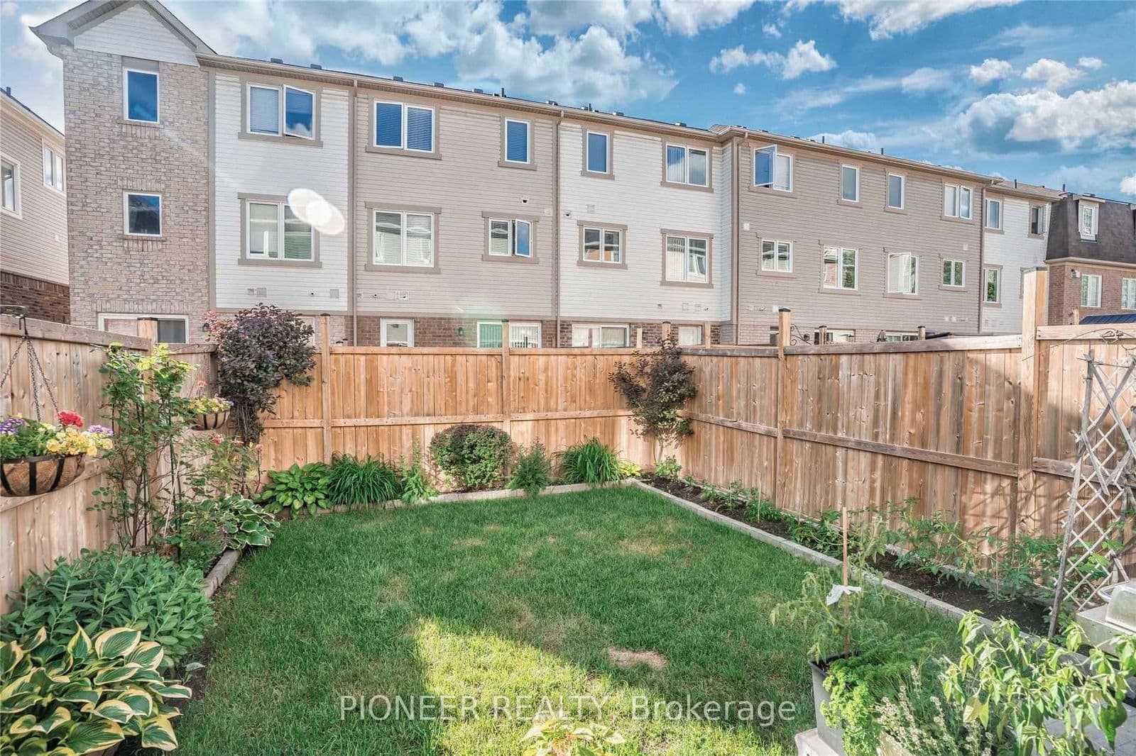 Att/Row/Townhouse at 15 Colonel Frank Ching Crescent, Brampton, ON - Photo 27 - RE/MAX Garden City Realty