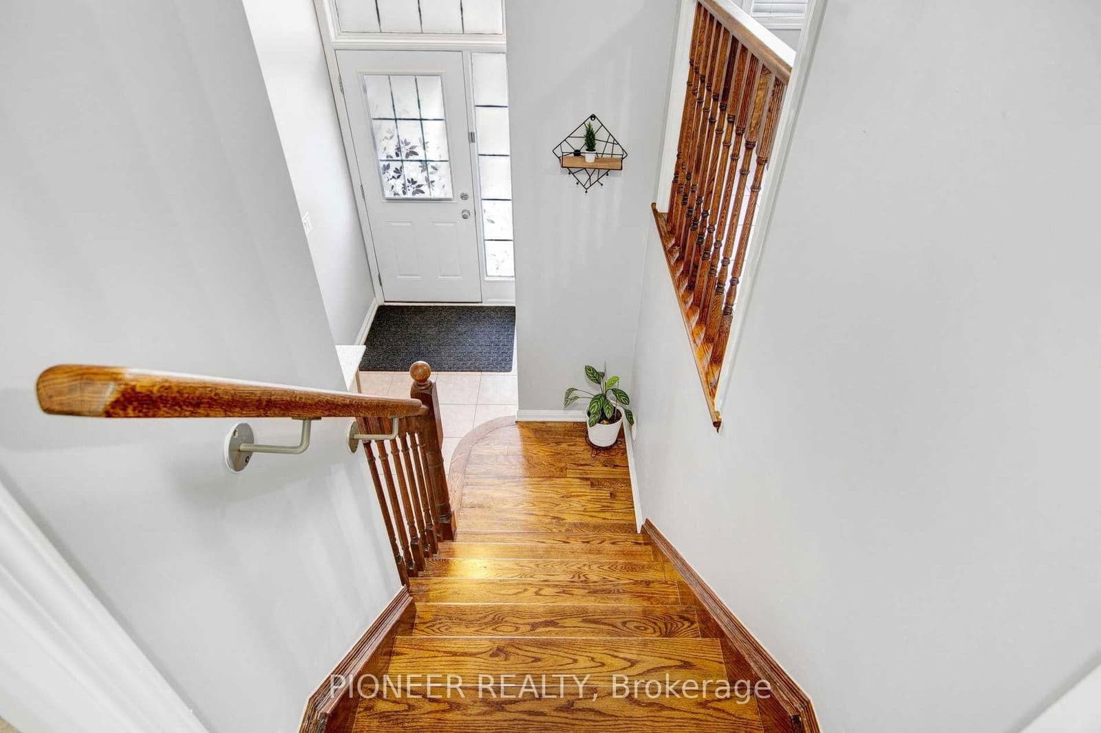 Att/Row/Townhouse at 15 Colonel Frank Ching Crescent, Brampton, ON - Photo 4 - RE/MAX Garden City Realty