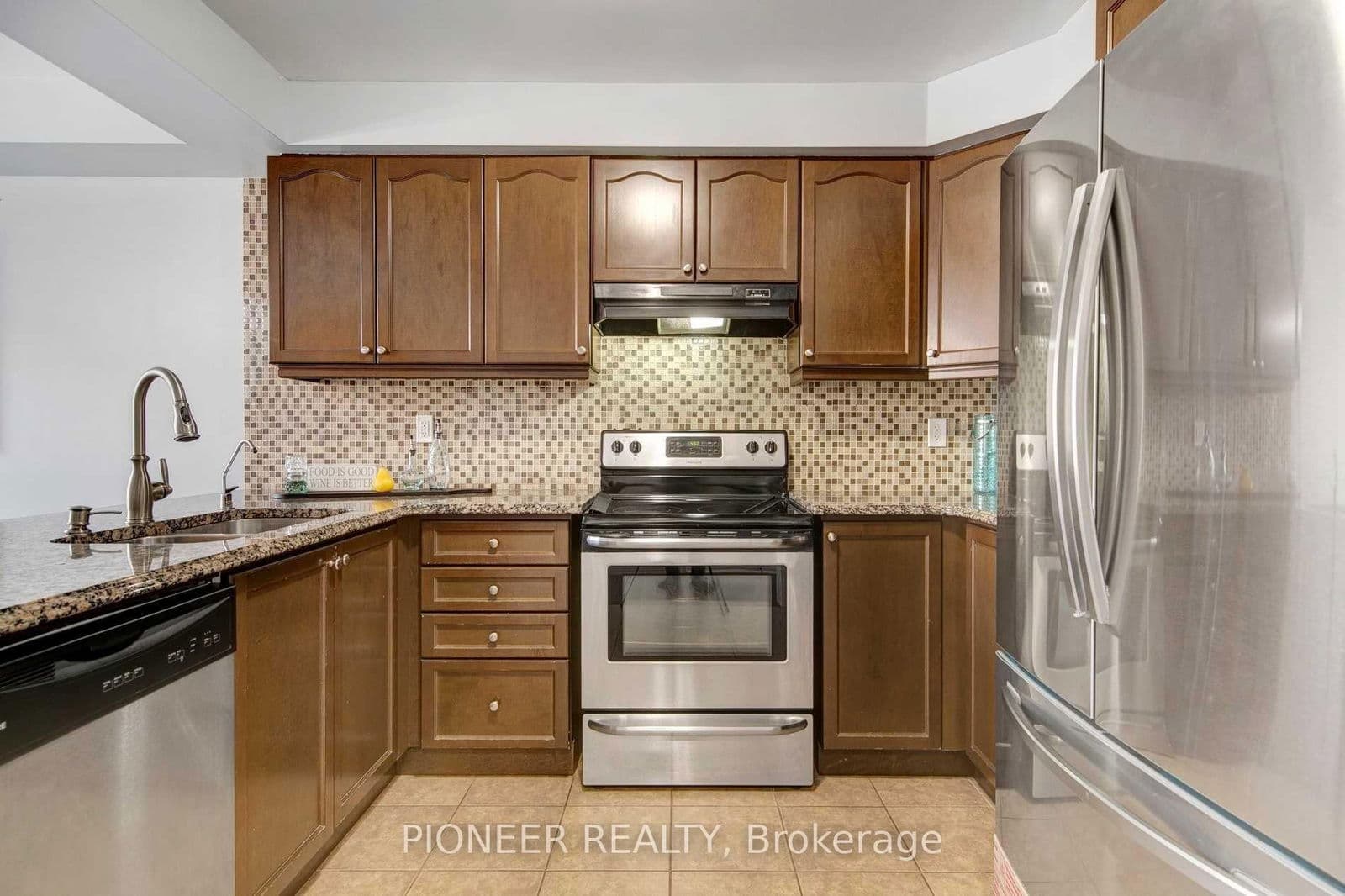 Att/Row/Townhouse at 15 Colonel Frank Ching Crescent, Brampton, ON - Photo 5 - RE/MAX Garden City Realty