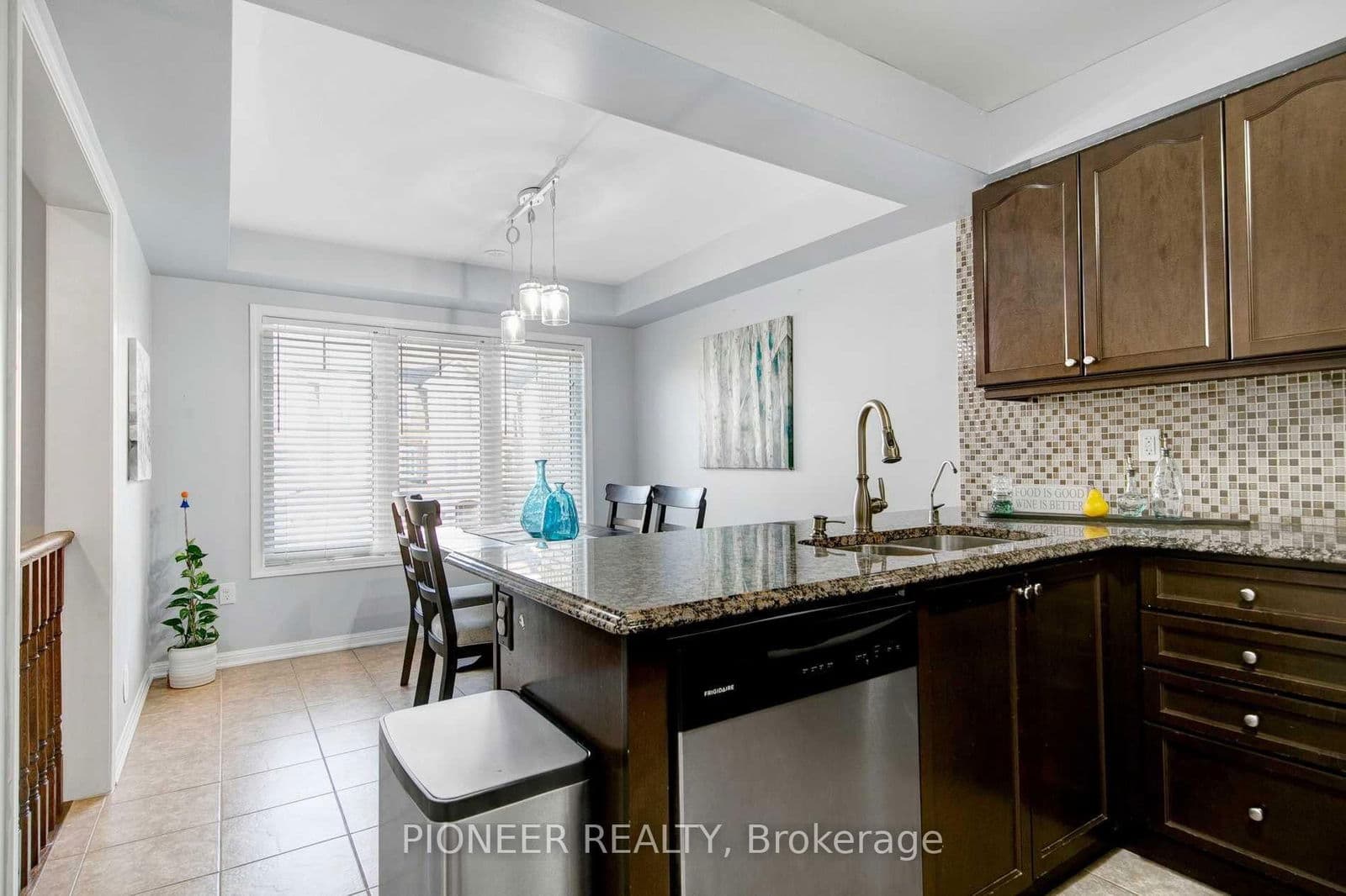 Att/Row/Townhouse at 15 Colonel Frank Ching Crescent, Brampton, ON - Photo 6 - RE/MAX Garden City Realty