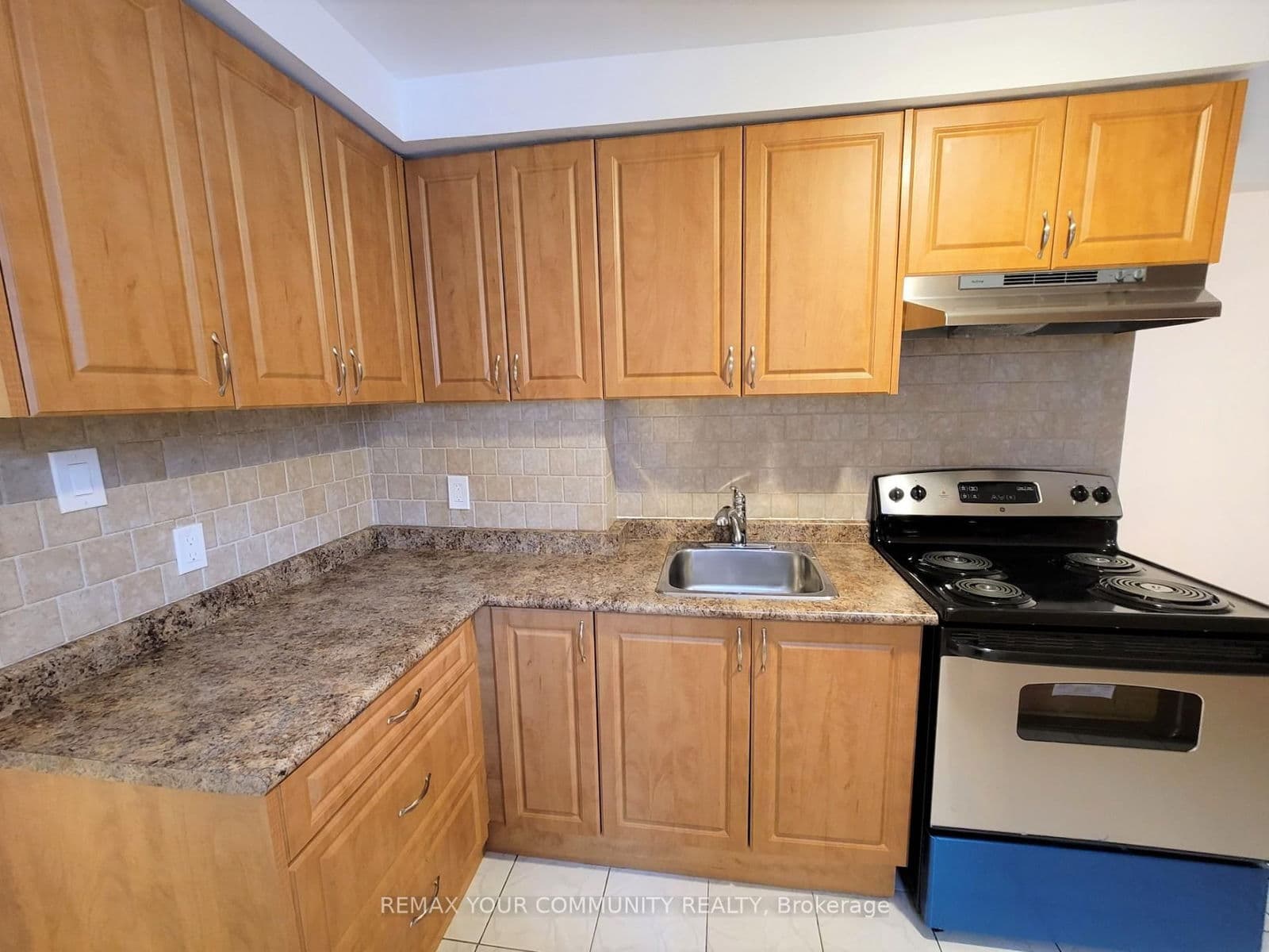 Detached at 128 Dynevor Road, Toronto, ON - Photo 5 - RE/MAX Garden City Realty