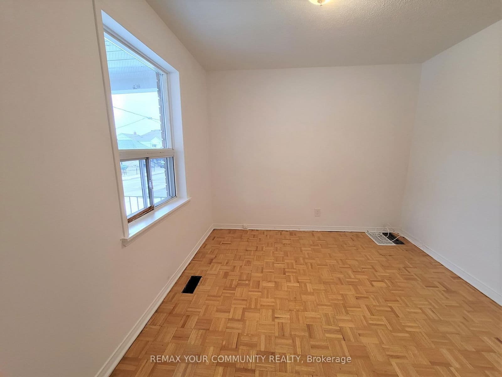 Detached at 128 Dynevor Road, Toronto, ON - Photo 6 - RE/MAX Garden City Realty