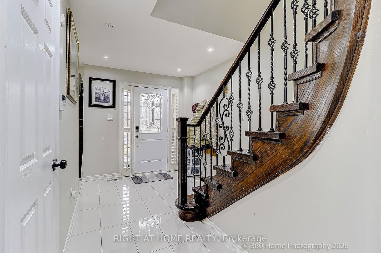 Detached at 5239 Astwell Avenue, Mississauga, ON - Photo 4 - RE/MAX Garden City Realty