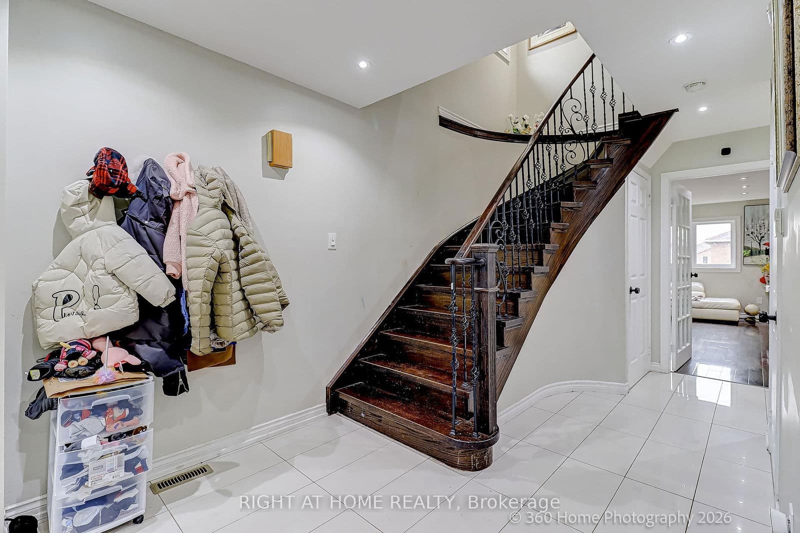 Detached at 5239 Astwell Avenue, Mississauga, ON - Photo 5 - RE/MAX Garden City Realty