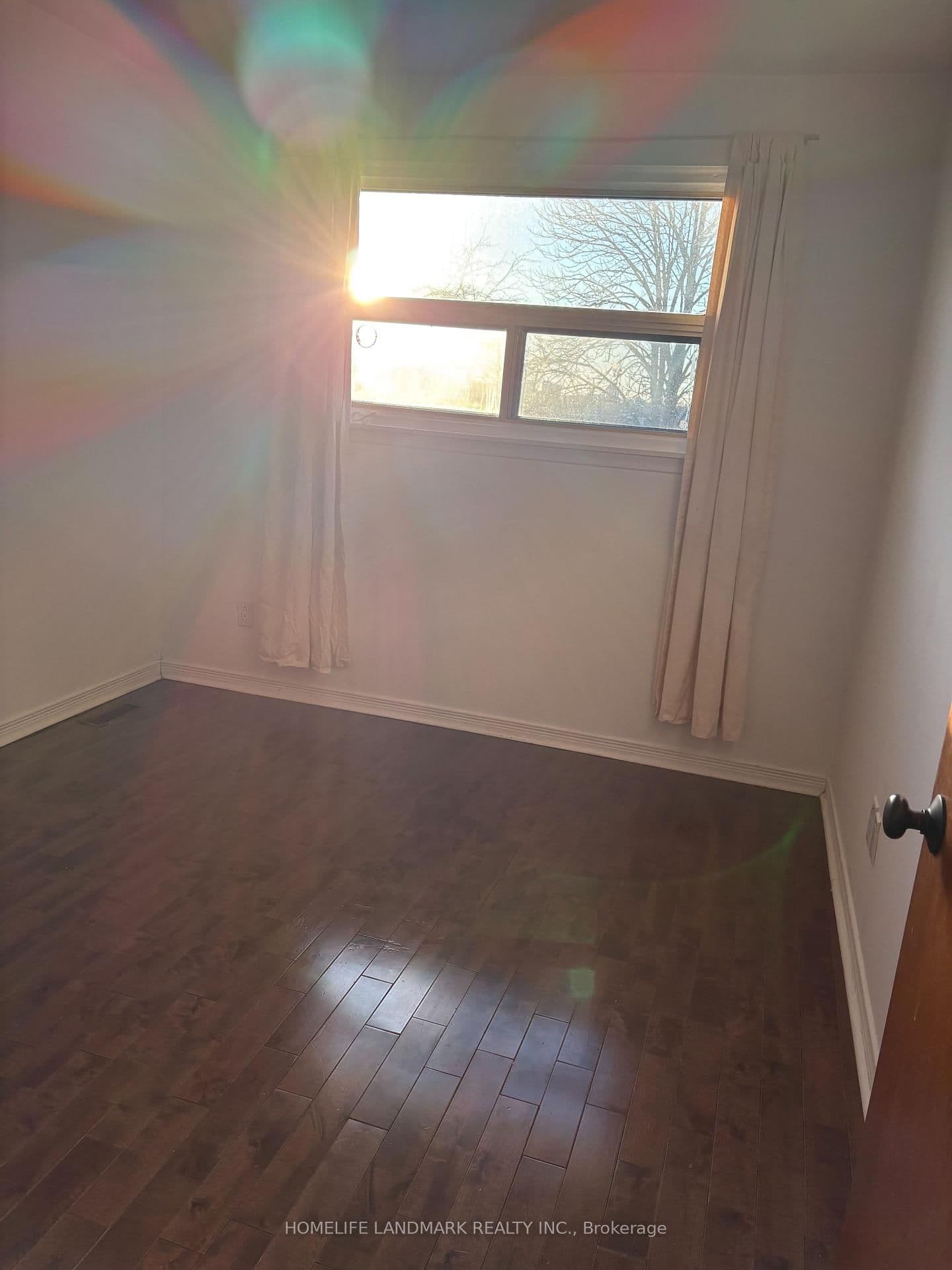 Semi-Detached at Upper- 1233 Fairdale Drive, Mississauga, ON - Photo 10 - RE/MAX Garden City Realty