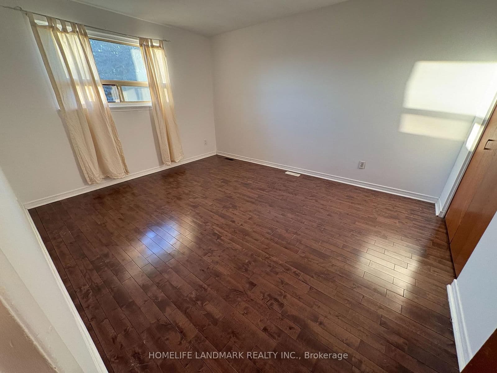 Semi-Detached at Upper- 1233 Fairdale Drive, Mississauga, ON - Photo 11 - RE/MAX Garden City Realty