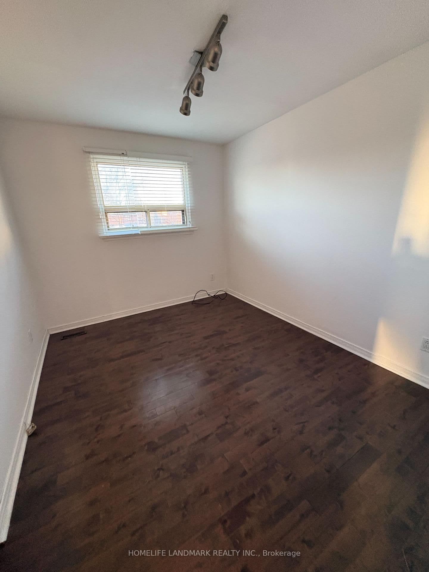 Semi-Detached at Upper- 1233 Fairdale Drive, Mississauga, ON - Photo 12 - RE/MAX Garden City Realty