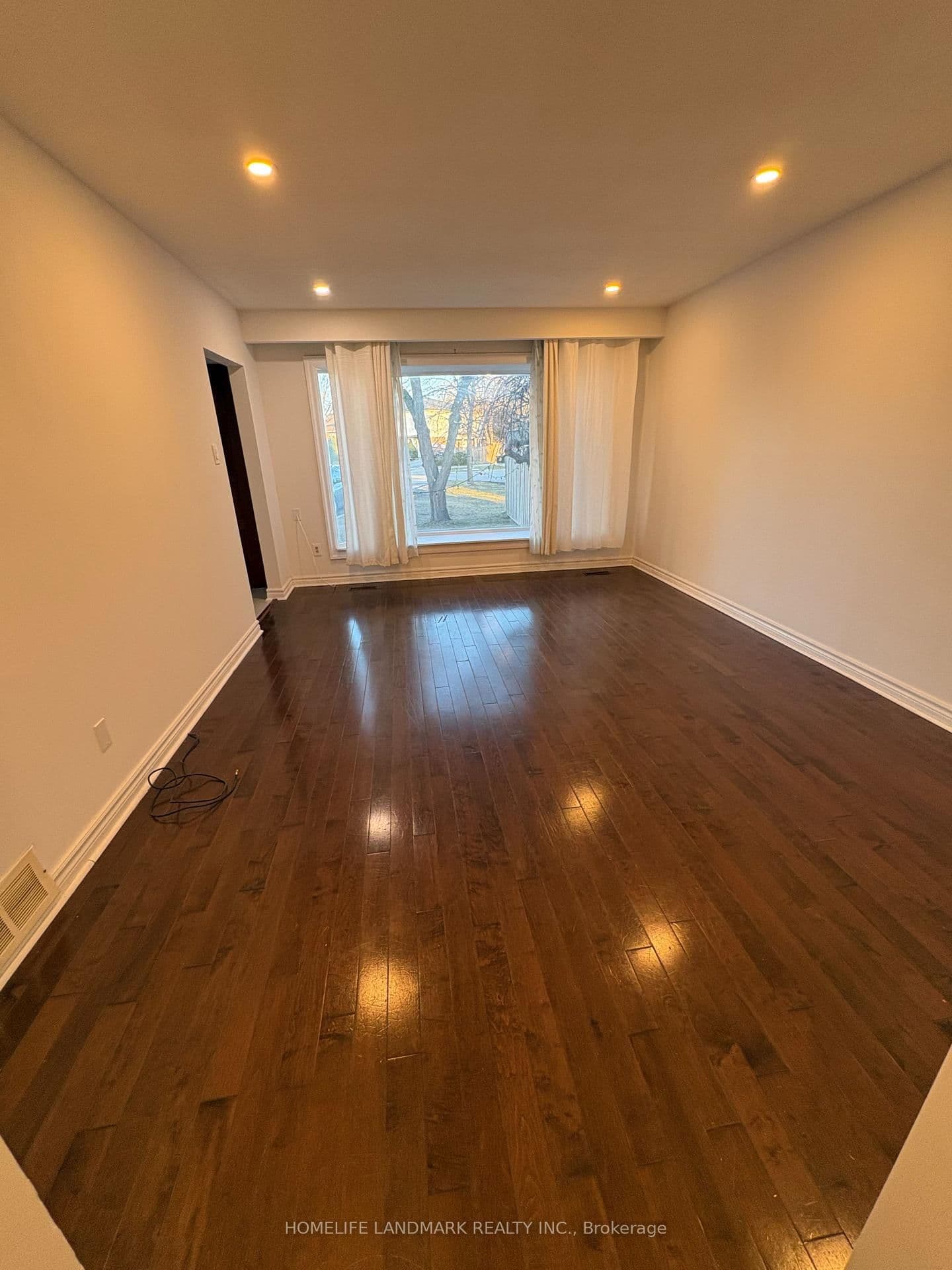 Semi-Detached at Upper- 1233 Fairdale Drive, Mississauga, ON - Photo 2 - RE/MAX Garden City Realty