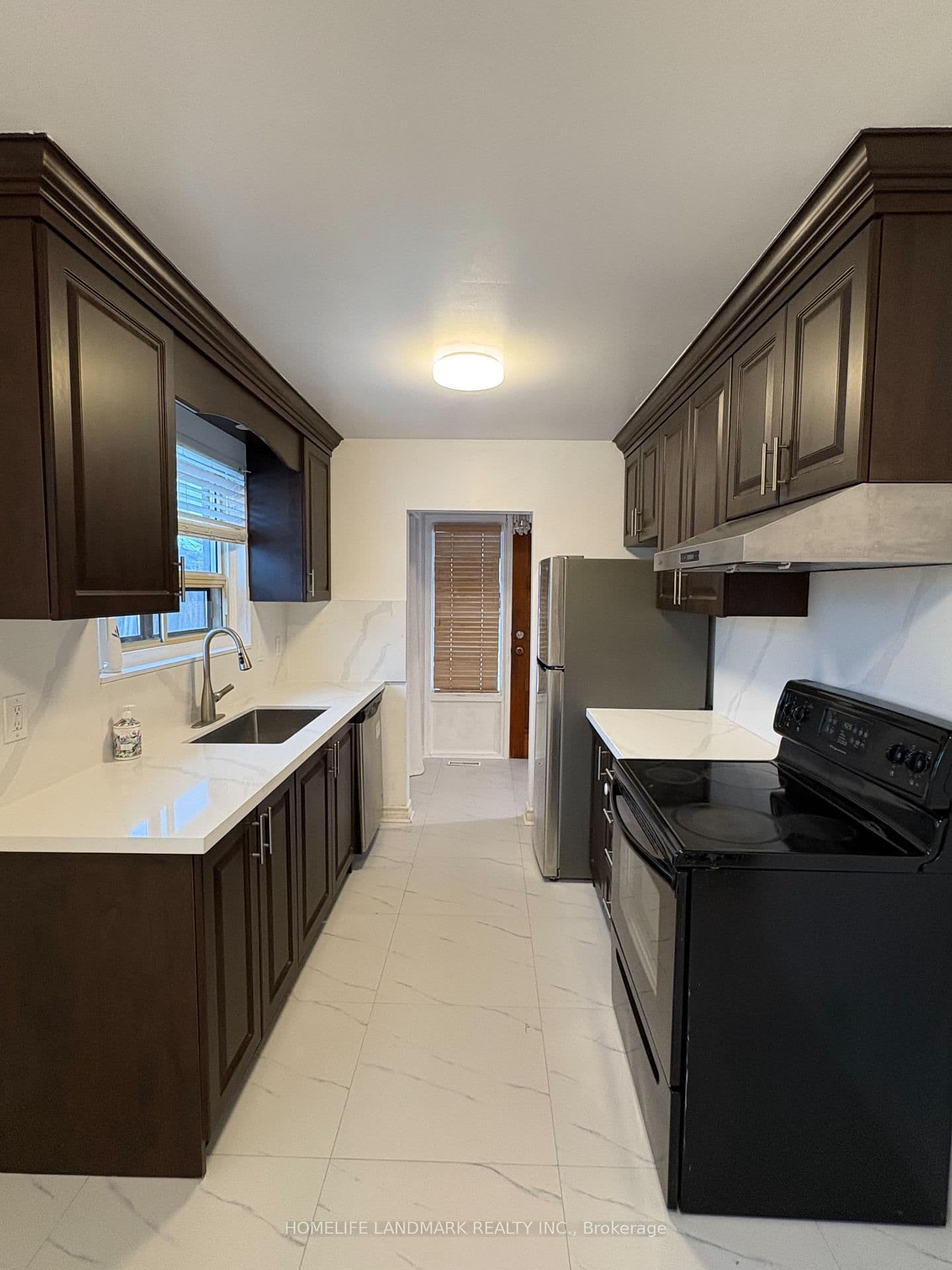 Semi-Detached at Upper- 1233 Fairdale Drive, Mississauga, ON - Photo 3 - RE/MAX Garden City Realty