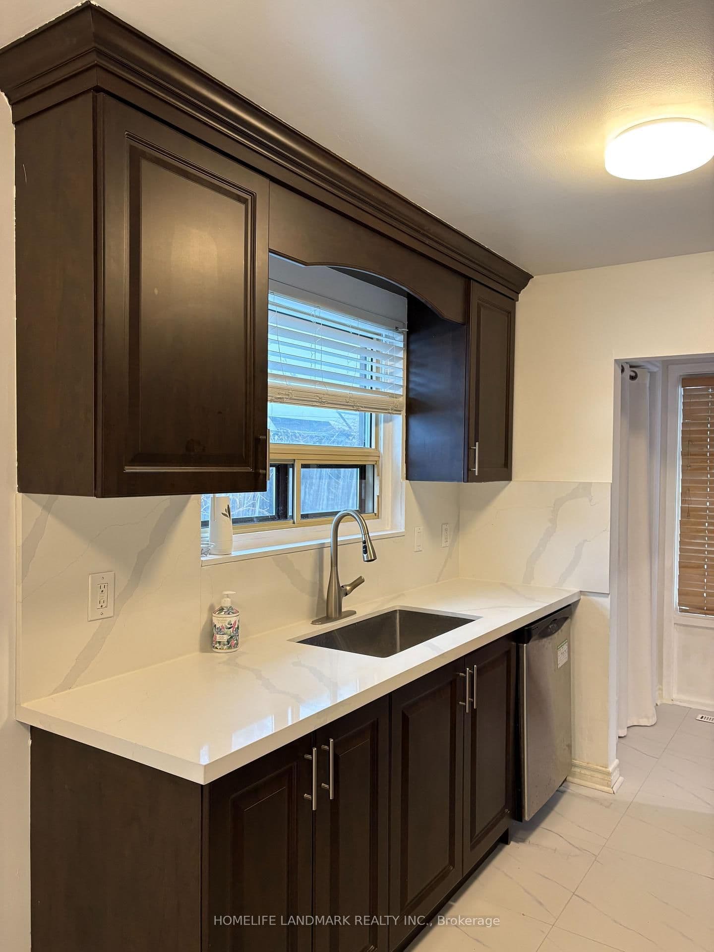 Semi-Detached at Upper- 1233 Fairdale Drive, Mississauga, ON - Photo 4 - RE/MAX Garden City Realty