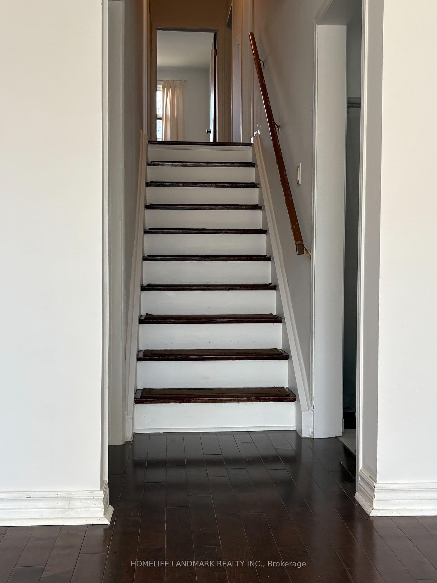 Semi-Detached at Upper- 1233 Fairdale Drive, Mississauga, ON - Photo 9 - RE/MAX Garden City Realty