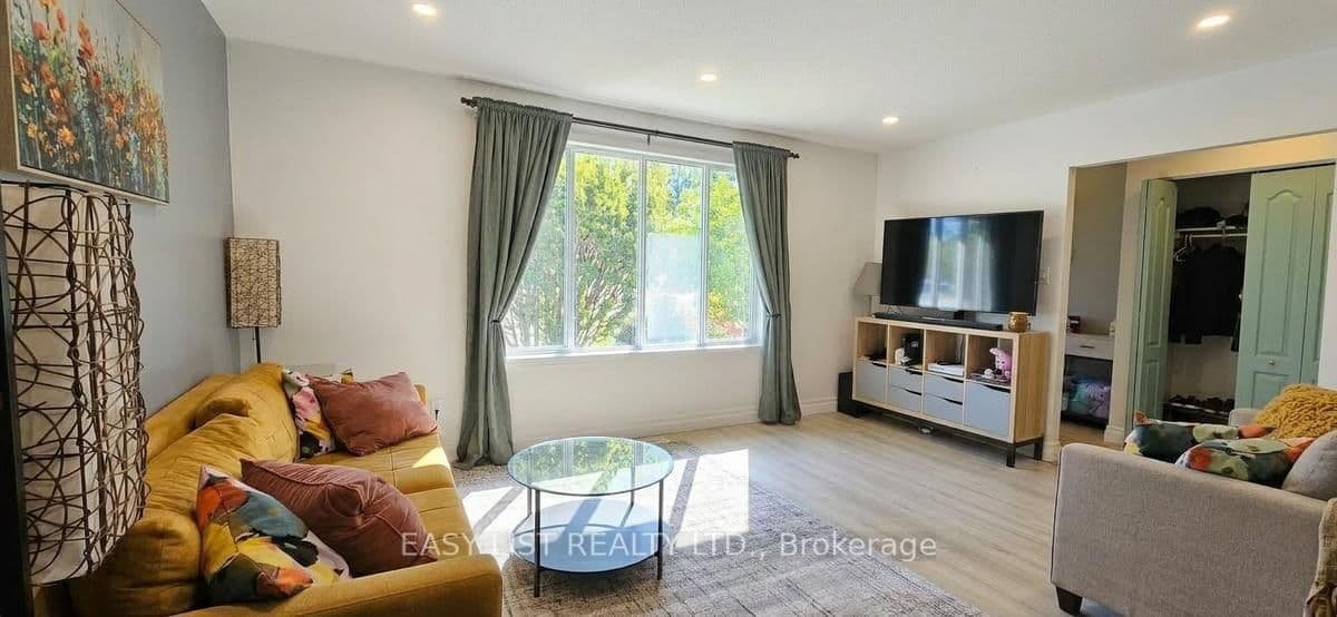 Detached at 1320 Odessa Crescent, Oakville, ON - Photo 4 - RE/MAX Garden City Realty