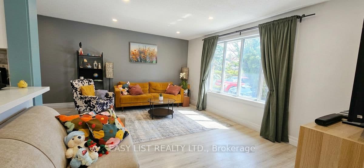 Detached at 1320 Odessa Crescent, Oakville, ON - Photo 5 - RE/MAX Garden City Realty