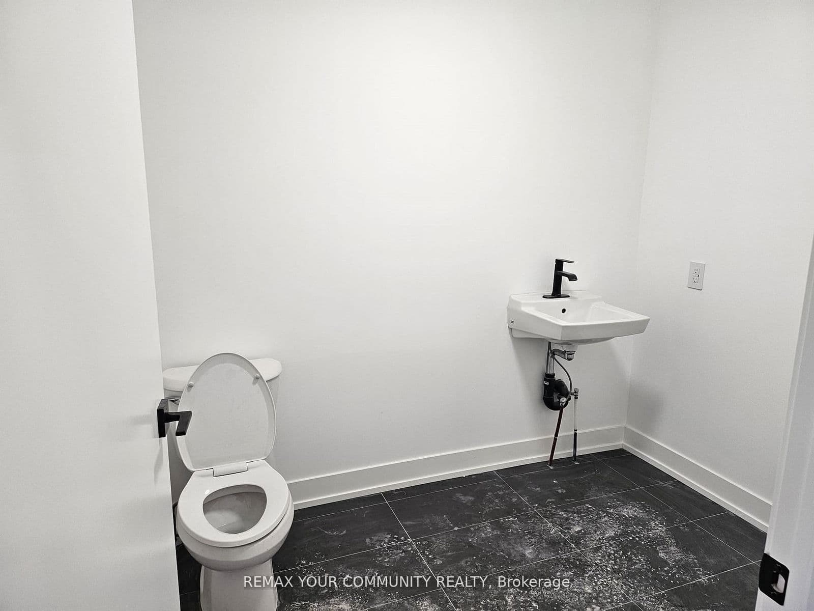 Commercial Retail at 983 Dovercourt Road, Toronto, ON - Photo 4 - RE/MAX Garden City Realty