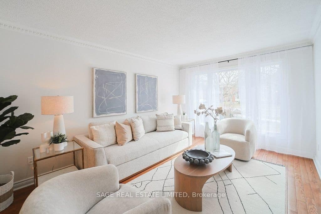 Detached at 411 The Thicket, Mississauga, ON - Photo 10 - RE/MAX Garden City Realty