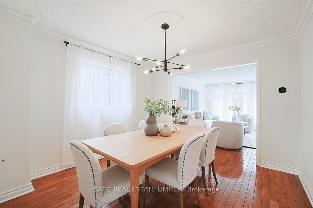 Detached at 411 The Thicket, Mississauga, ON - Photo 12 - RE/MAX Garden City Realty