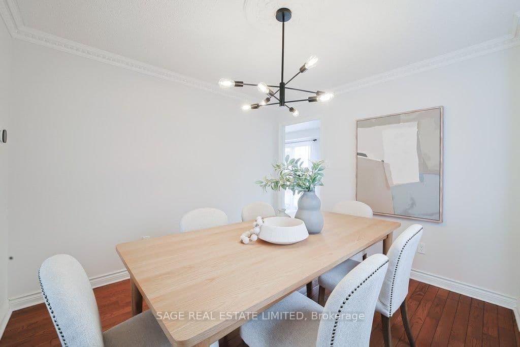 Detached at 411 The Thicket, Mississauga, ON - Photo 13 - RE/MAX Garden City Realty