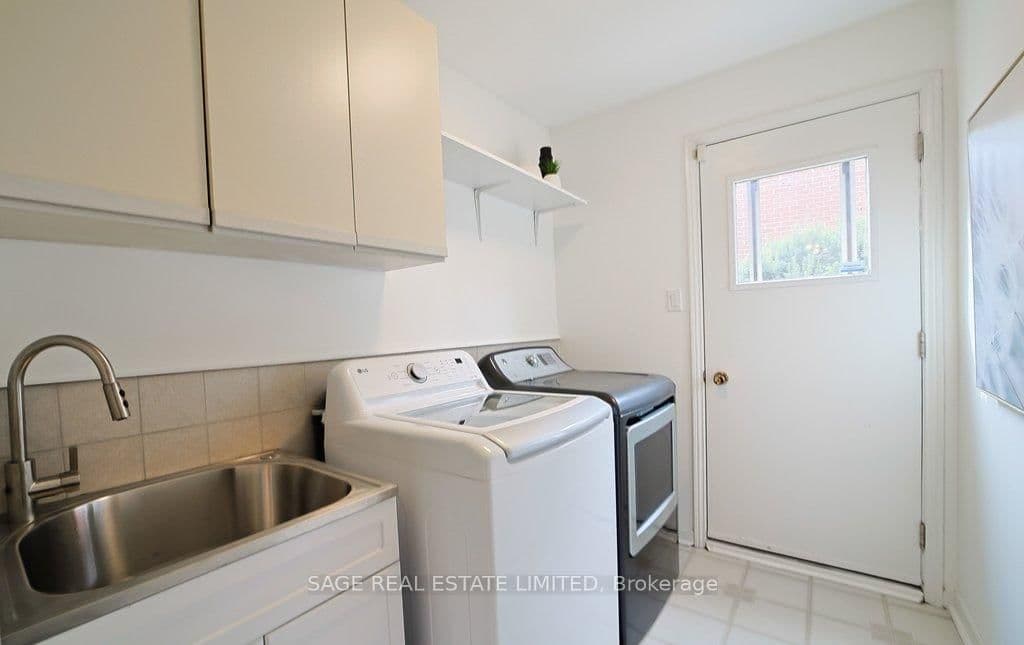 Detached at 411 The Thicket, Mississauga, ON - Photo 17 - RE/MAX Garden City Realty