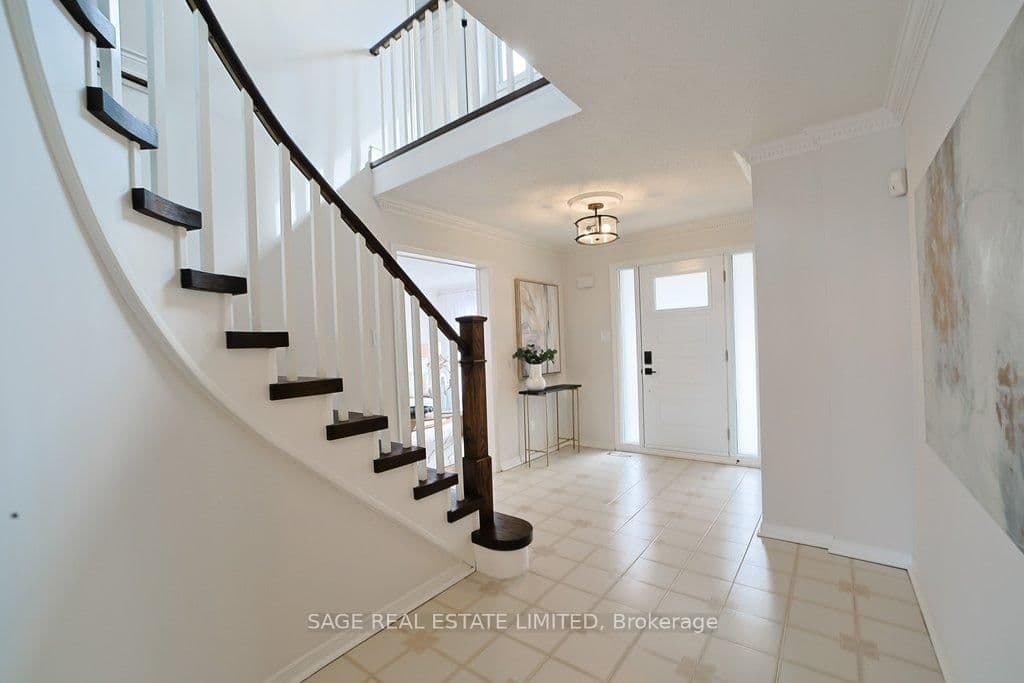 Detached at 411 The Thicket, Mississauga, ON - Photo 3 - RE/MAX Garden City Realty