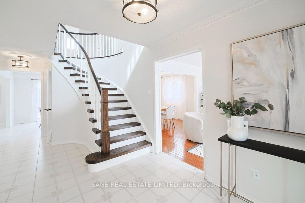 Detached at 411 The Thicket, Mississauga, ON - Photo 4 - RE/MAX Garden City Realty