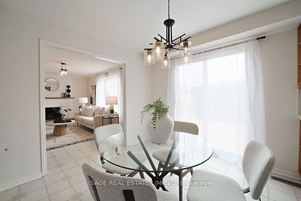 Detached at 411 The Thicket, Mississauga, ON - Photo 7 - RE/MAX Garden City Realty