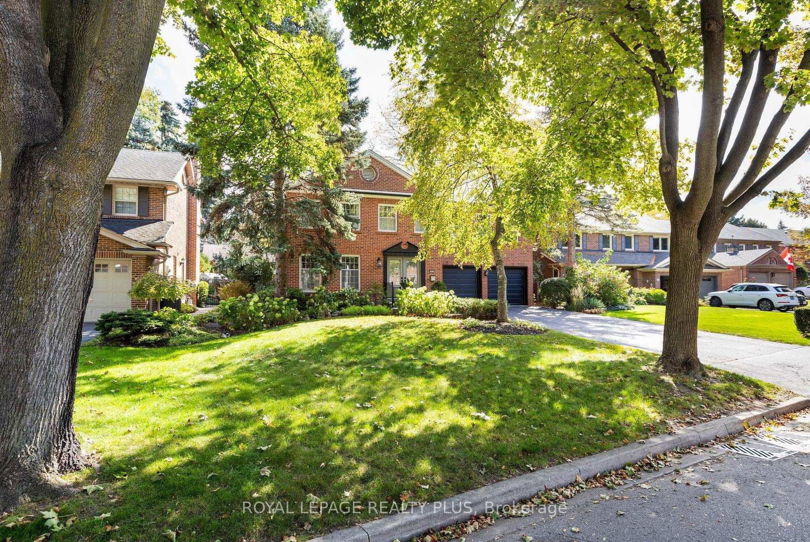 Detached at 1852 Sherwood Forrest Circle, Mississauga, ON - Photo 5 - RE/MAX Garden City Realty