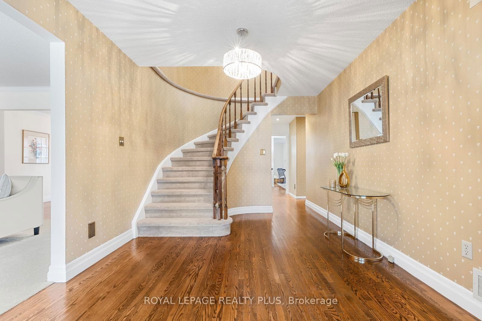 Detached at 1852 Sherwood Forrest Circle, Mississauga, ON - Photo 8 - RE/MAX Garden City Realty