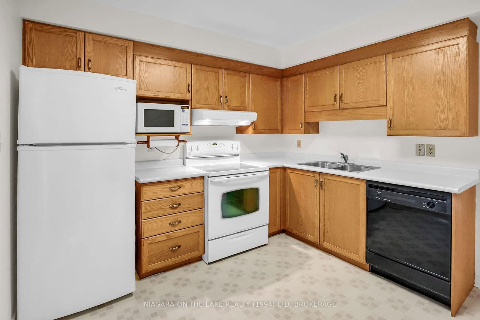 Condo Townhouse at 7- 443 Nassau Street, Niagara-on-the-Lake, ON - Photo 13 - RE/MAX Garden City Realty