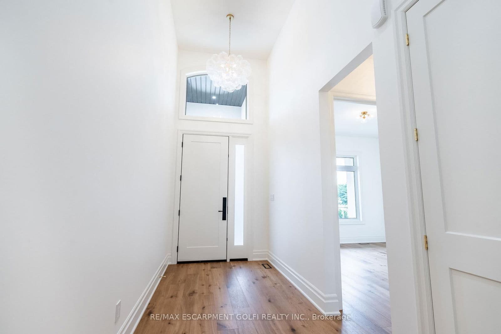 Detached at 21 Oakley Drive, Niagara-on-the-Lake, ON - Photo 3 - RE/MAX Garden City Realty