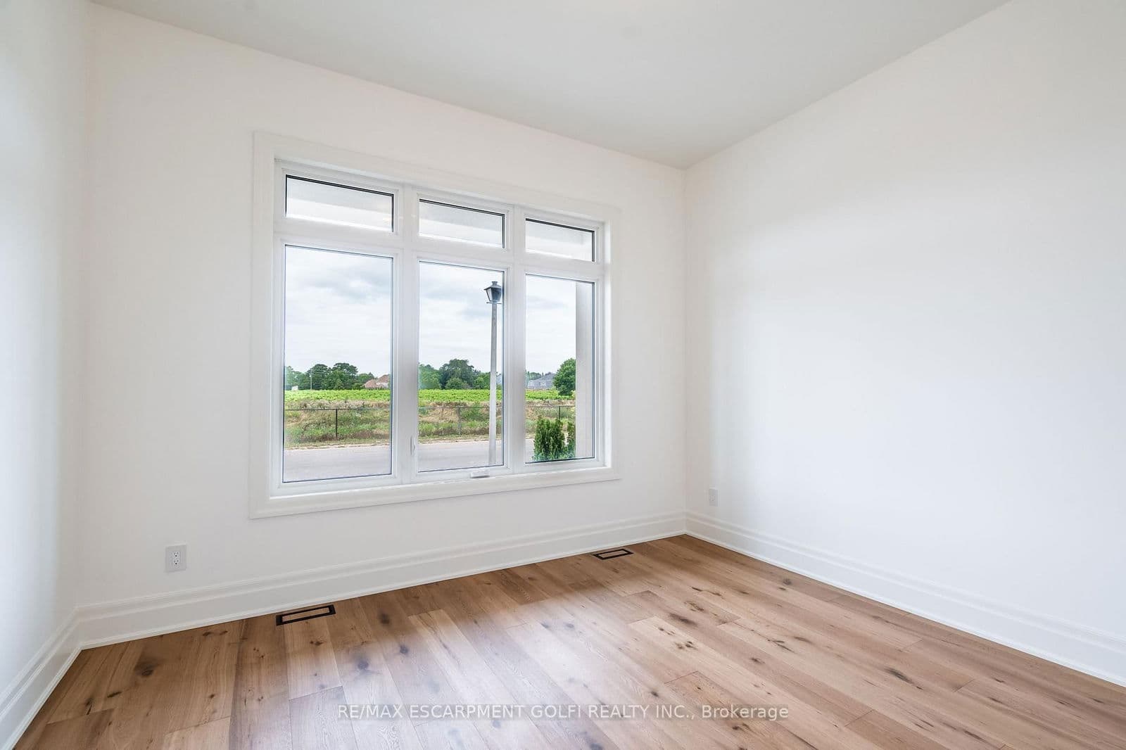 Detached at 21 Oakley Drive, Niagara-on-the-Lake, ON - Photo 4 - RE/MAX Garden City Realty