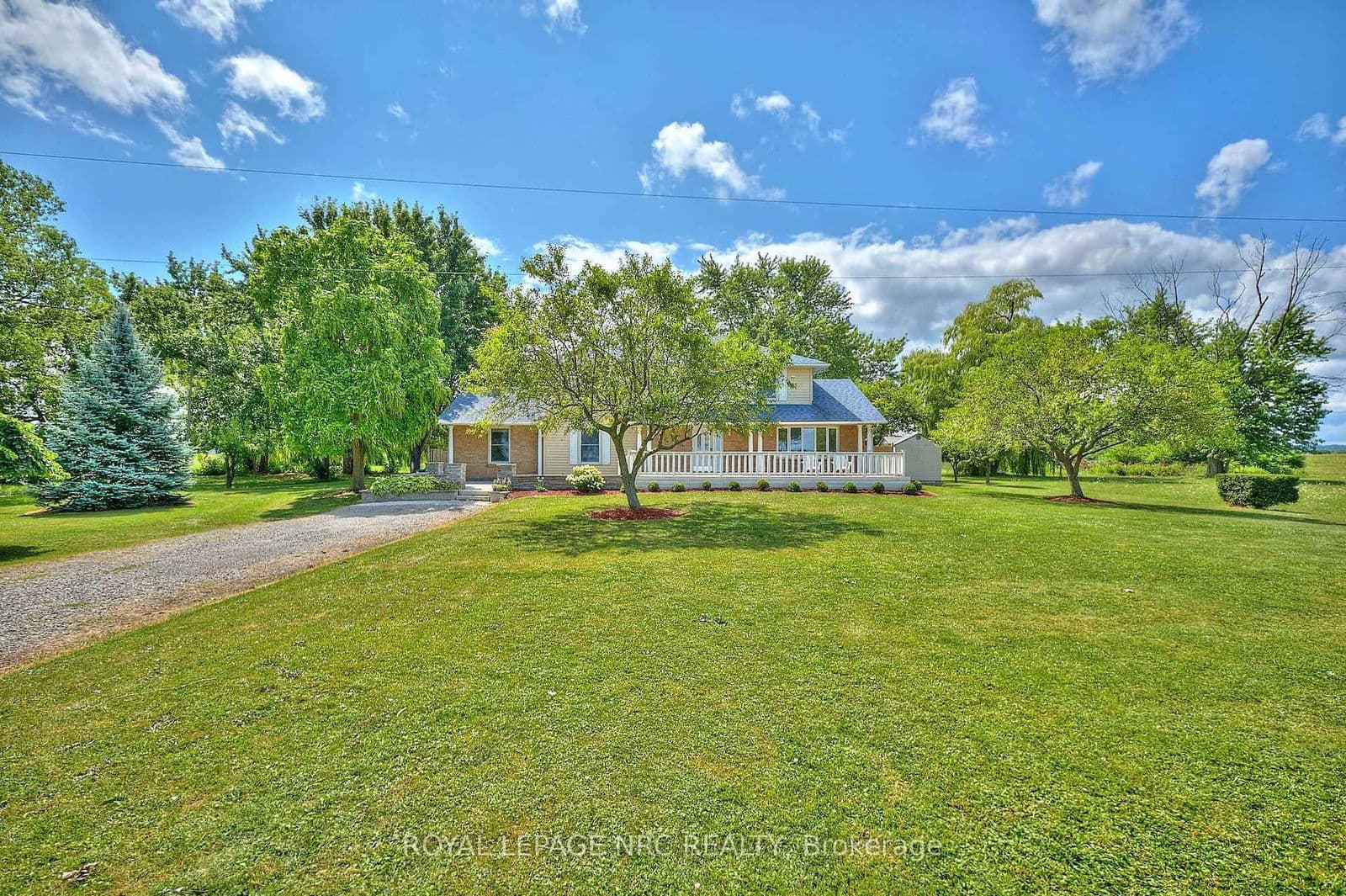 Detached at 4040 Lakeshore Road, Lincoln, ON - Photo 2 - RE/MAX Garden City Realty