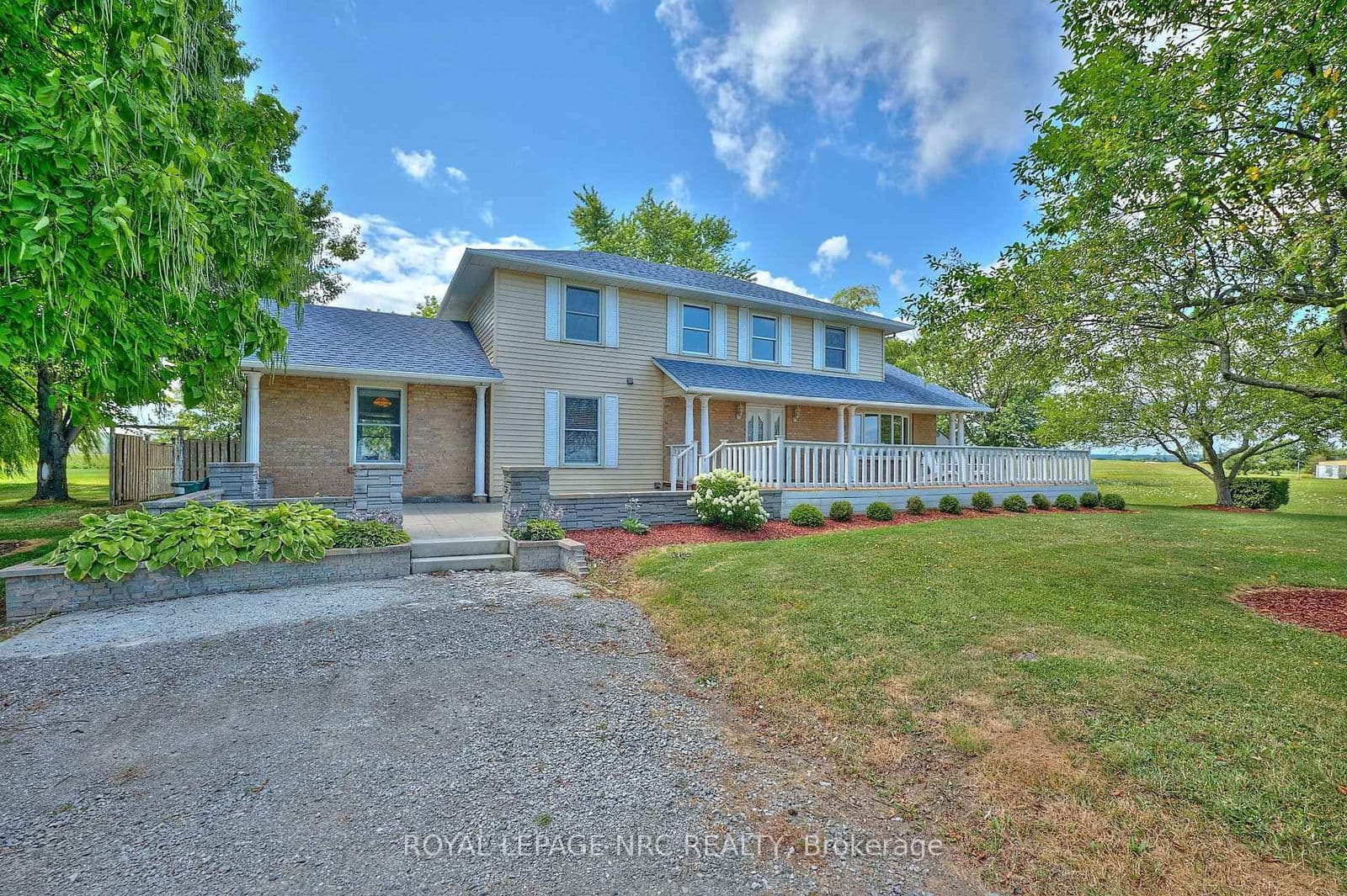 Detached at 4040 Lakeshore Road, Lincoln, ON - Photo 3 - RE/MAX Garden City Realty