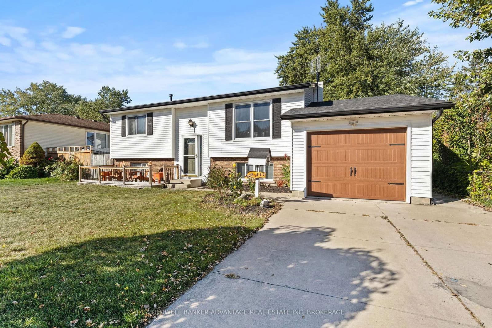 Detached at 697 Ferndale Avenue, Fort Erie, ON - Photo 3 - RE/MAX Garden City Realty