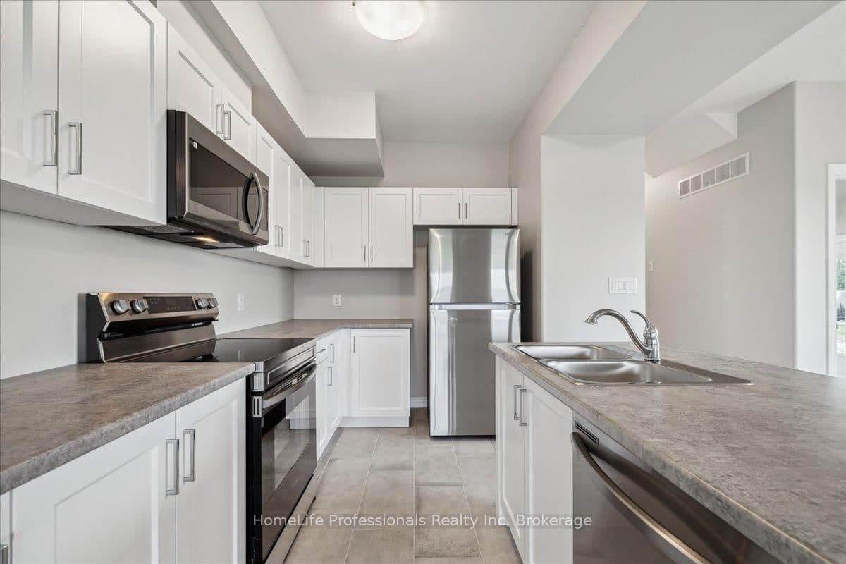 Att/Row/Townhouse at 81 Elvira Way, Thorold, ON - Photo 16 - RE/MAX Garden City Realty