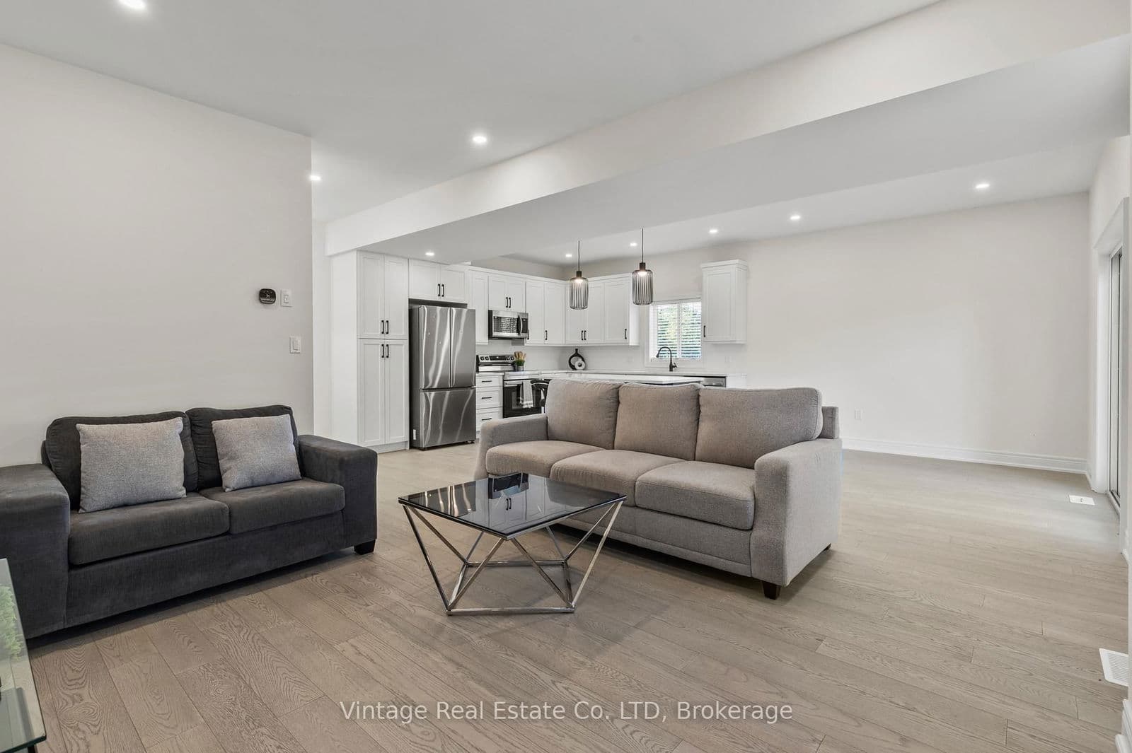 Detached at 181 Hodgkins Avenue, Thorold, ON - Photo 4 - RE/MAX Garden City Realty