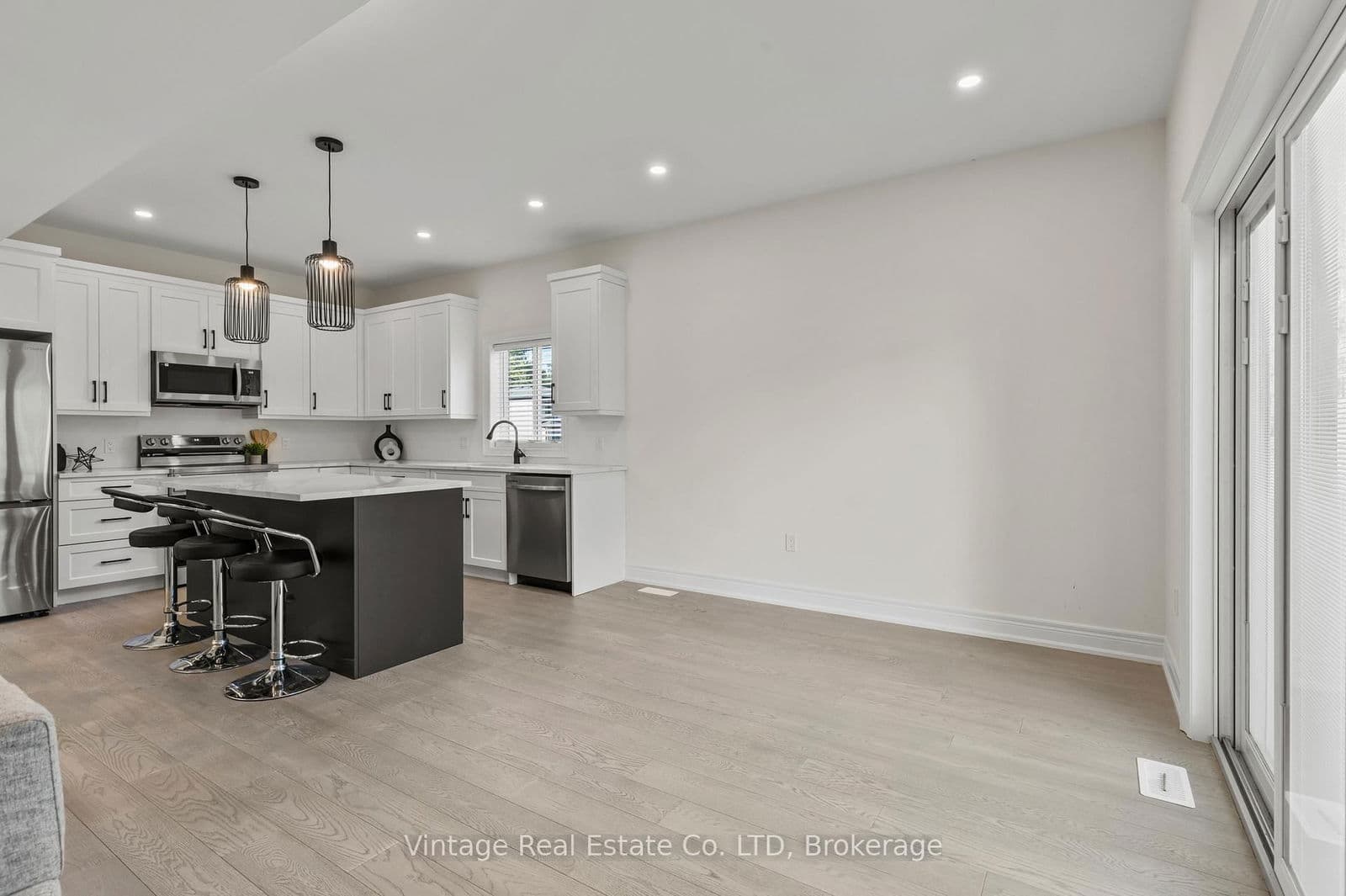 Detached at 181 Hodgkins Avenue, Thorold, ON - Photo 5 - RE/MAX Garden City Realty