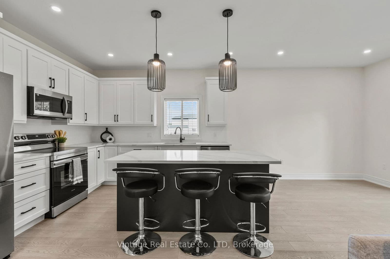 Detached at 181 Hodgkins Avenue, Thorold, ON - Photo 6 - RE/MAX Garden City Realty